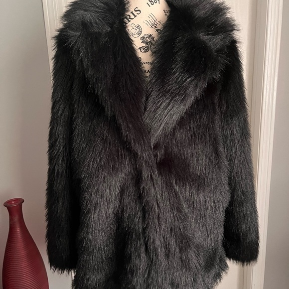 NWT Glamorous Black faux-fur coat - Picture 2 of 7